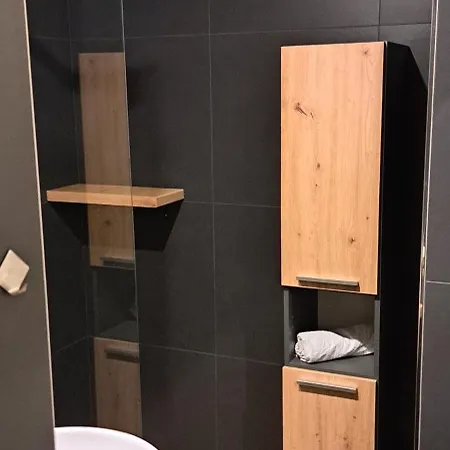 Stylish 1-bedroom For 3 With Balcony, Free Parking & River Views In A Quiet Area פריבידזה