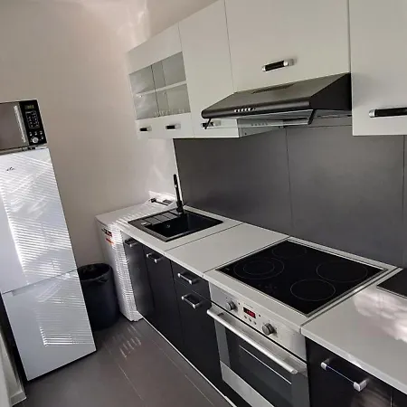Stylish 1-bedroom For 3 With Balcony, Free Parking & River Views In A Quiet Area
