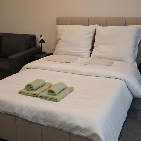Stylish 1-bedroom For 3 With Balcony, Free Parking & River Views In A Quiet Area Апартаменты Прьевидза